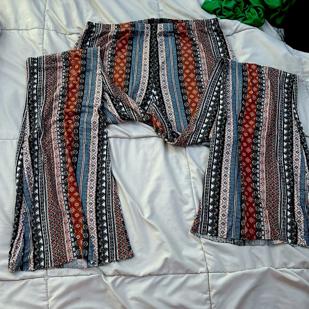 Patterned flair leggings
